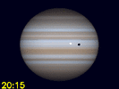Io, Io's schaduw en Europa's schaduw gelijktijdig zichtbaar op de schijf van Jupiter