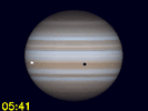 Io, Io's schaduw en Europa's schaduw gelijktijdig te zien op de schijf van Jupiter