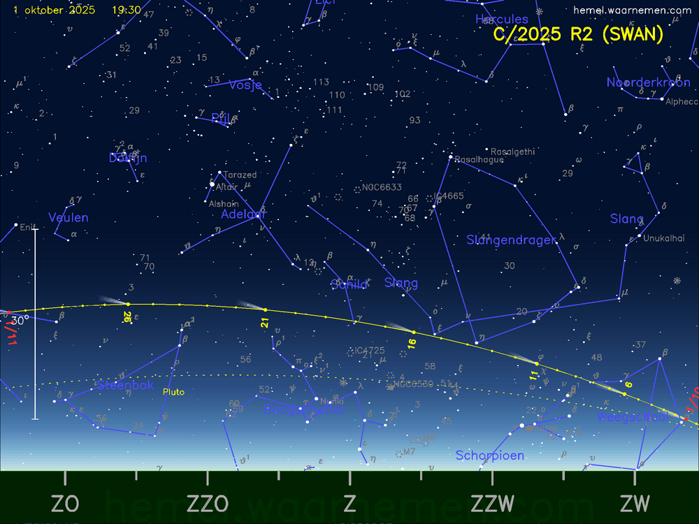 De komeet C/2025 R2 (SWAN) aan de avondhemel