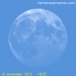 De Maan tijdens het maximum van de eclips