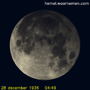 De Maan tijdens het maximum van de eclips